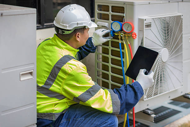 Professional Ac Installation technician working in La Fontaine, IN